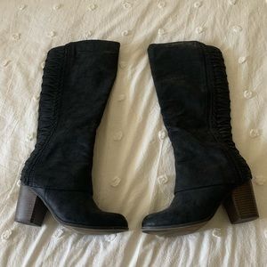 Black suede Boots with braiding